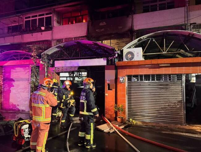 台中潭子住宅火警　父被救出、兒葬身火窟 | 華視新聞