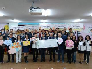 助中市27校弱勢生  賴順仁攜手翔愛協會捐200萬