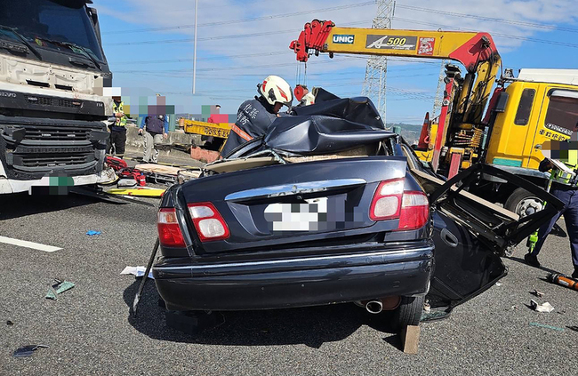 國3南下彰化和美段3車追撞　轎車駕駛搶救不治 | 華視新聞