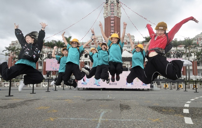 元旦升旗總彩排　極地超馬選手陳彥博加入國歌領唱 | 華視新聞