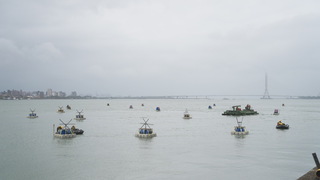 國軍立即備戰操演　工兵群淡水河道設置燃爆桶