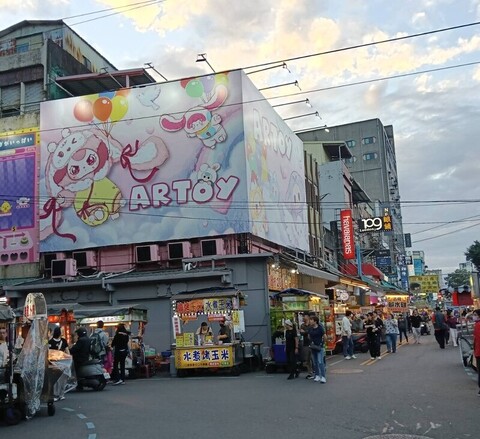 羅東夜市民權路93號街角  連24年蟬聯宜蘭地王