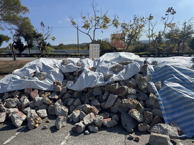 綠地停車場遭堆營建廢棄物　中市府：已請廠商移除 | 華視新聞