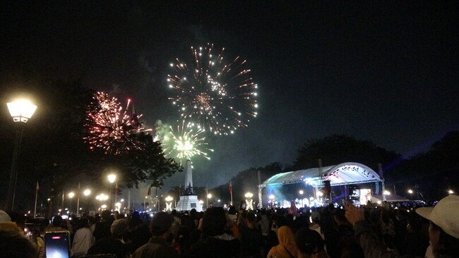 拚親情不拚煙火  菲律賓人跨年歡樂依舊 | 華視新聞