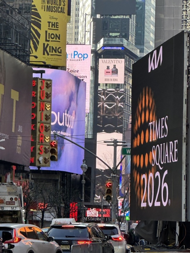 紐約瘋跨年　時報廣場群眾無懼低溫 | 華視新聞