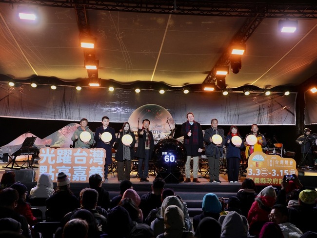 阿里山迎2026首道曙光　雲霧遮日出遊客熱情不減 | 華視新聞