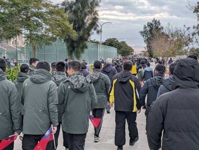 金門元旦升旗　5鄉鎮6千人同步健走迎新年 | 華視新聞