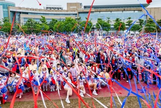 桃園市巨幅國旗慶元旦　張善政：為中華民國打拚