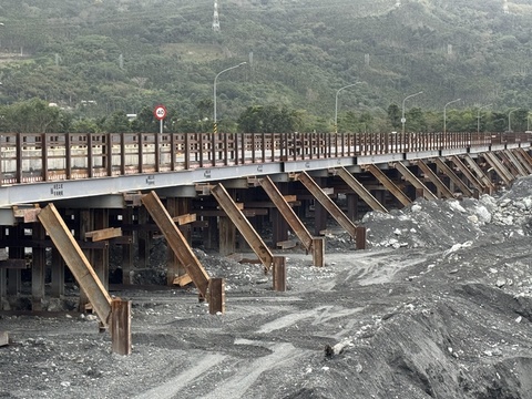 馬太鞍溪鋼便橋提前通車　廠商坦言壓力很大