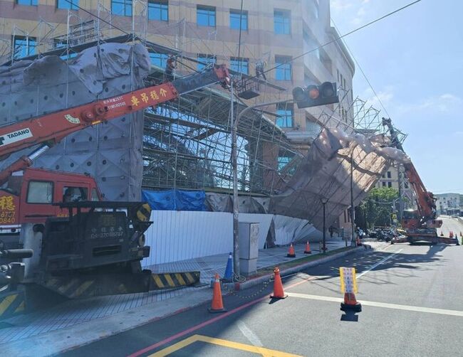 台中榮總工地施工架倒塌  市府勒令停工限期改善 | 華視新聞