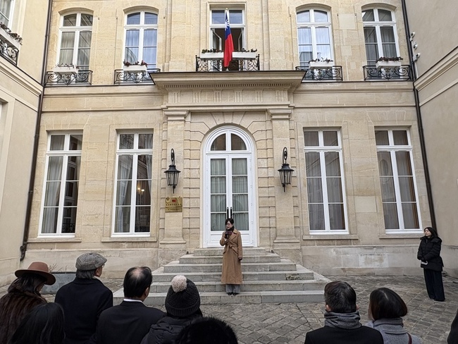 駐法代表處元旦升旗　郝培芝：台法關係高度躍升 | 華視新聞