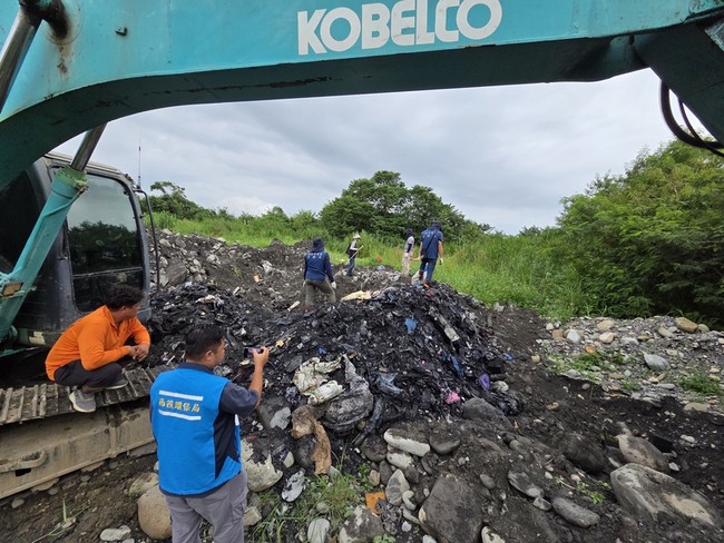 中檢破非法廢棄物集團　掩埋體積達7座游泳池 | 華視新聞