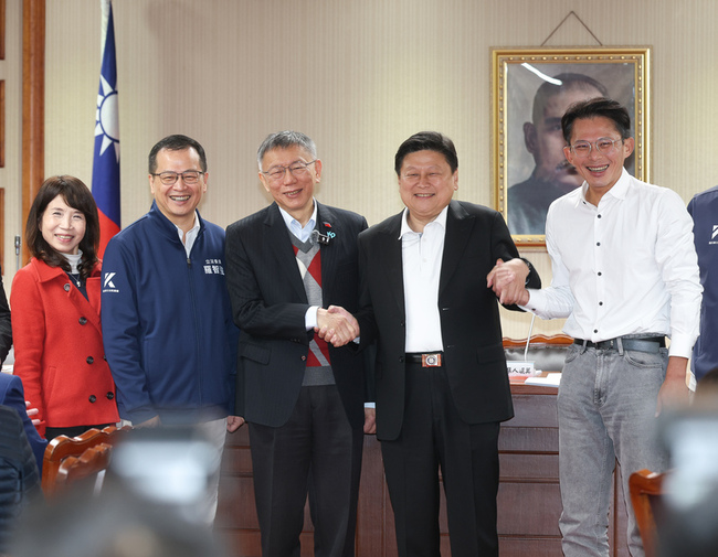 柯文哲久違現身立法院　為人工生殖法拜會朝野黨團 | 華視新聞