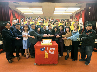 溫哥華僑胞參與元旦升旗　台裔二代掌旗表認同