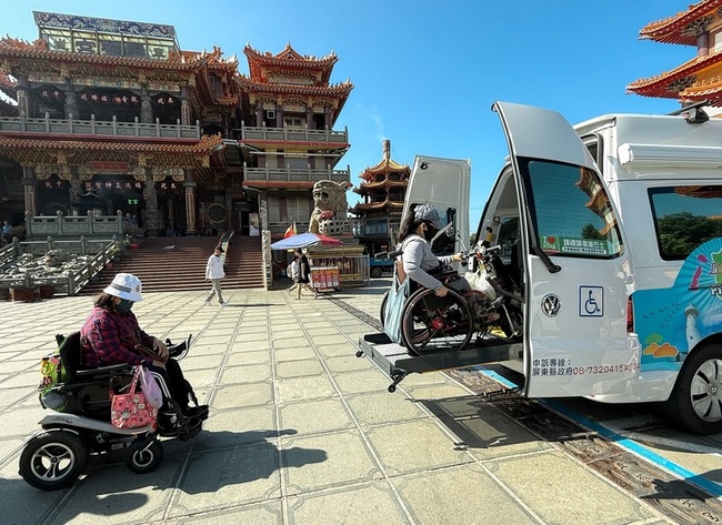 屏東旅遊復康巴士受歡迎　身障者出遊更自在 | 華視新聞