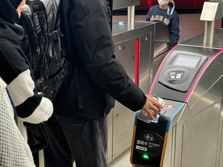 北捷開放QR code乘車首日　多數旅客仍用數位卡