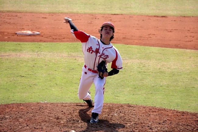 大專棒球聯賽賴冠廷滿壘穩守　蔡仲南盼傳授指叉球 | 華視新聞