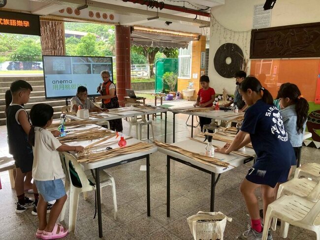 教部推沉浸式族語教學　國小用編織童玩融入生活 | 華視新聞