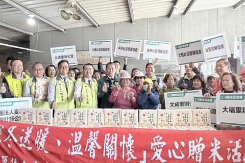 王定宇媒合會計師公會贈米 台南12處老人共餐受惠