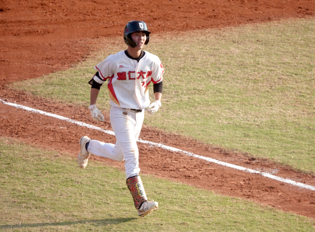 蔡承晉大專棒球聯賽開轟　當忠實球迷阿公的生日禮物 | 華視新聞