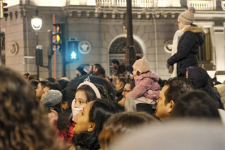 西班牙首都三王節遊行　煙火燈光秀熱鬧告別耶誕假期
