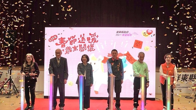 屏縣攜手慈善團體  春節前夕送暖7545戶現金物資 | 華視新聞