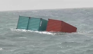 香港籍貨輪27個貨櫃遭大浪打落　基隆海巡協助搜尋