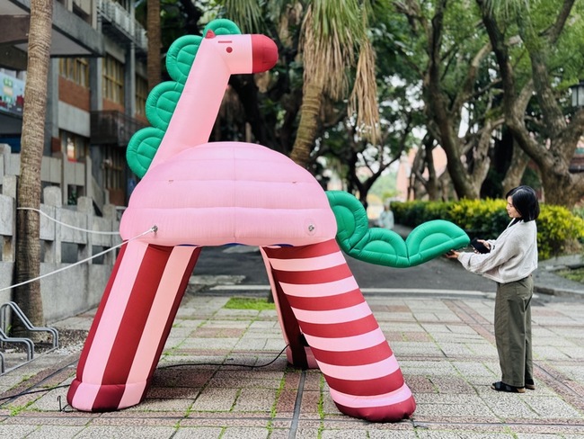 淡水古蹟博物館充氣馬亮相　音樂市集週末登場 | 華視新聞