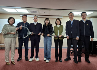 北捷獲贈50支新型防暴鋼叉 強化維安應變量能