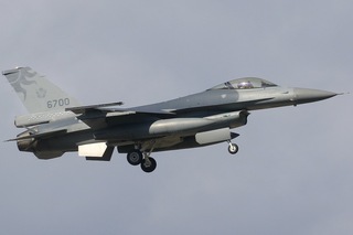 F-16V飛官花蓮外海疑跳傘　入夜海象惡劣持續搜救