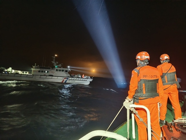 F-16V飛官疑跳傘　海巡署：調派3艦6艇搜救 | 華視新聞