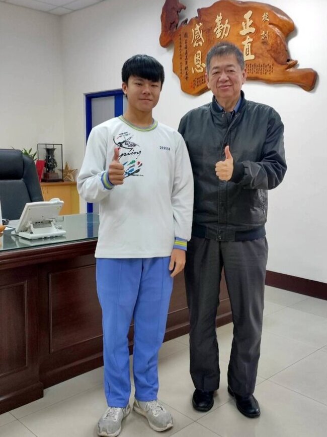 嘉義高商王柏權蟲蟲科展常勝軍 錄取台大昆蟲夢起飛 | 華視新聞