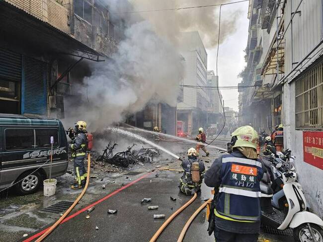 新北三重工廠火警　4員工衝頂樓獲救送醫 | 華視新聞