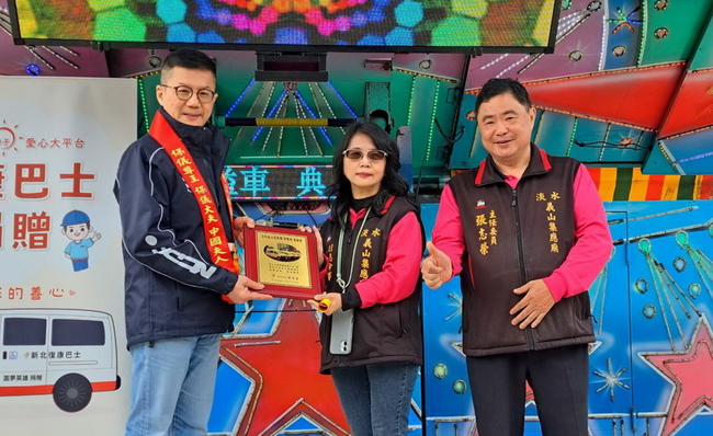 志工詹淑媚感念父母恩澤  捐贈新北復康巴士 | 華視新聞