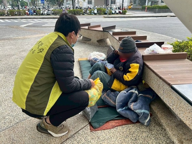 連日低溫　高雄市社會局關懷訪視逾500人次 | 華視新聞