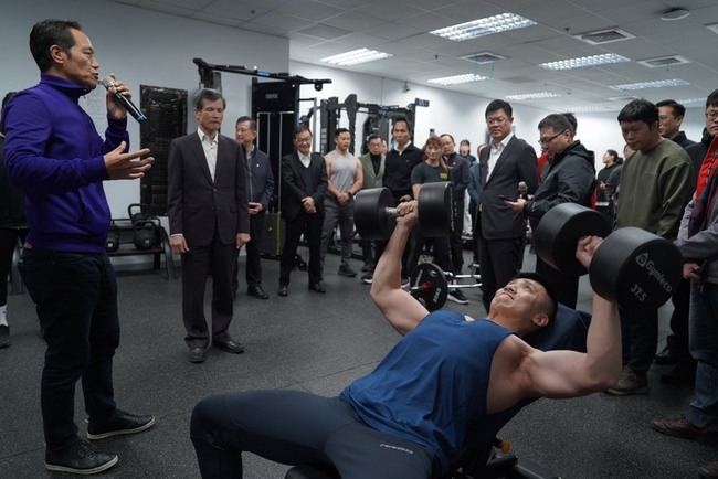 守護員警健康　北市警友會捐贈訓練運動器材 | 華視新聞