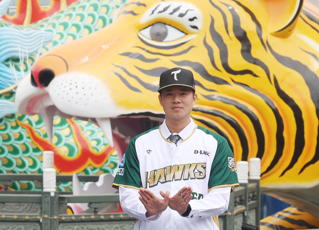 黃子鵬加盟台鋼雄鷹  前隊友林立：我會注意你 | 華視新聞