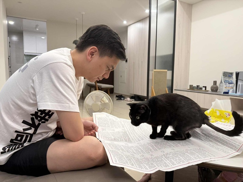 牛煦庭從政路有愛貓相伴