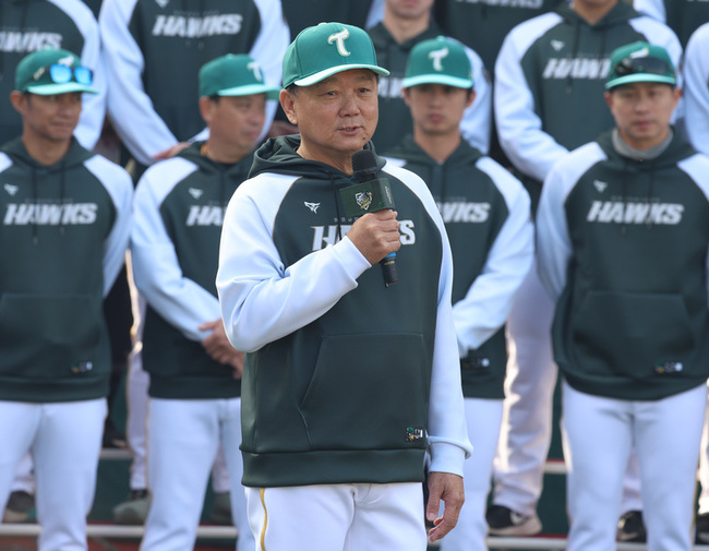 洪一中「暴雷」爭取布坎南　雄鷹領隊：尊重富邦 | 華視新聞