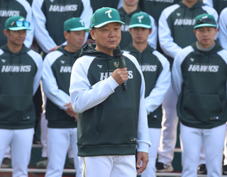 洪一中「暴雷」爭取布坎南　雄鷹領隊：尊重富邦