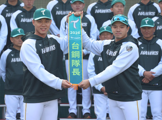 吳念庭接任雄鷹新隊長  王柏融壓力釋放笑出來