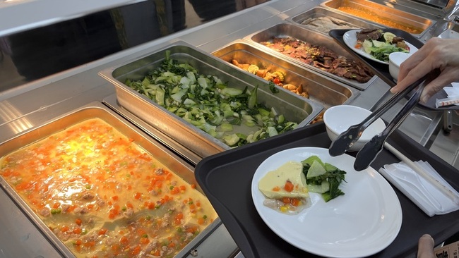 雄鷹基地首日菜單曝光  菜色多元少油兼顧蛋白質 | 華視新聞