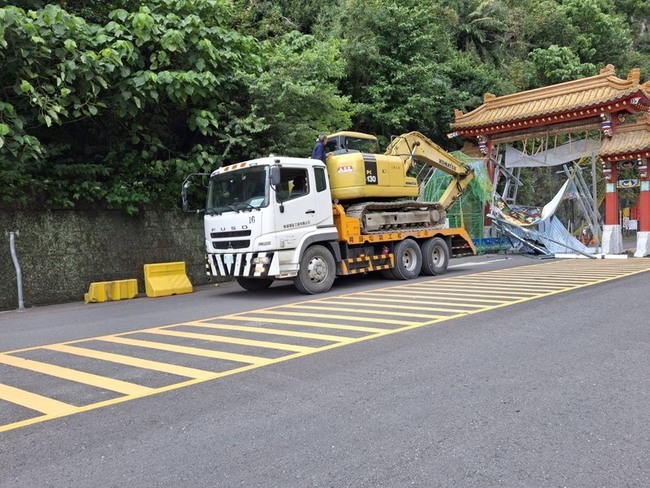 太魯閣牌樓修復又被撞　主體結構初判未受損 | 華視新聞