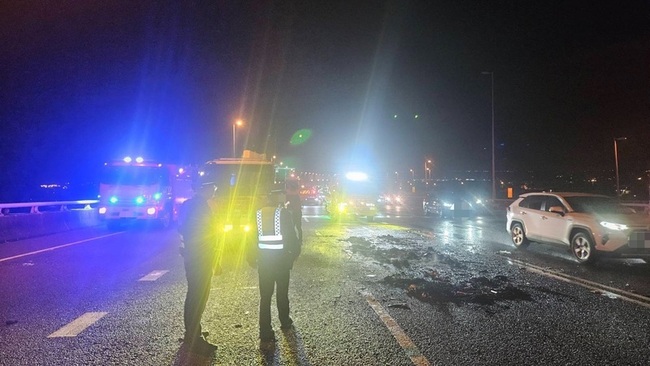 國3霧峰段5車追撞2車起火　回堵3公里2人送醫 | 華視新聞