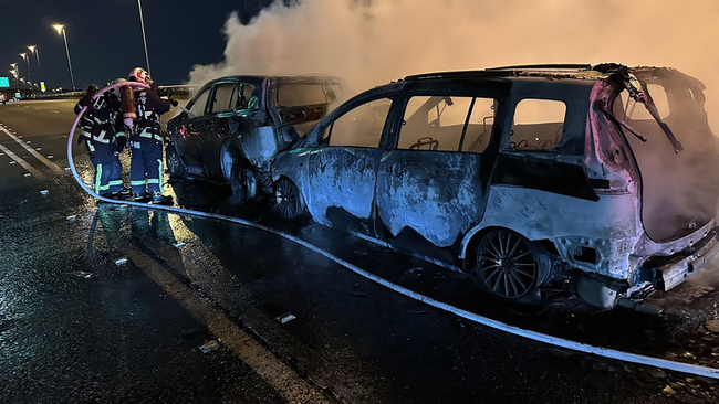 國3北上霧峰段5車追撞2車起火　消防馳援2人送醫 | 華視新聞