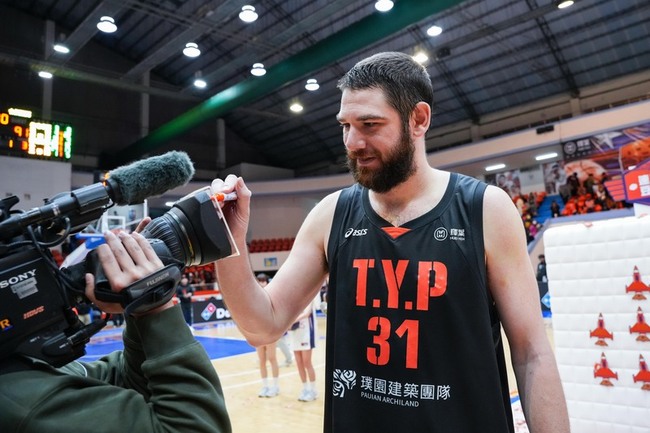 PLG阿提諾轟雙10　領航猿退獵鷹奪開季7連勝 | 華視新聞