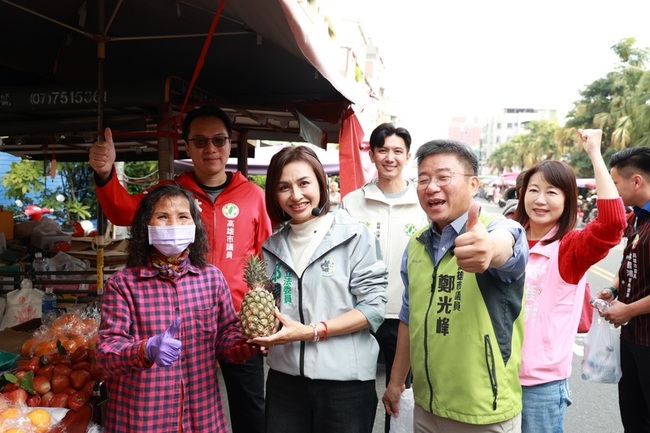 民進黨高雄市長初選民調前夕　4參選人勤掃街拜票 | 華視新聞