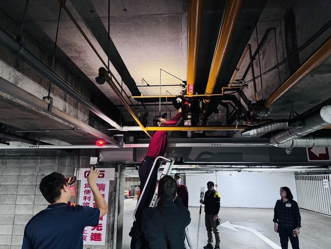 春節前強化公共安全　高雄消防局派員安檢量販店 | 華視新聞