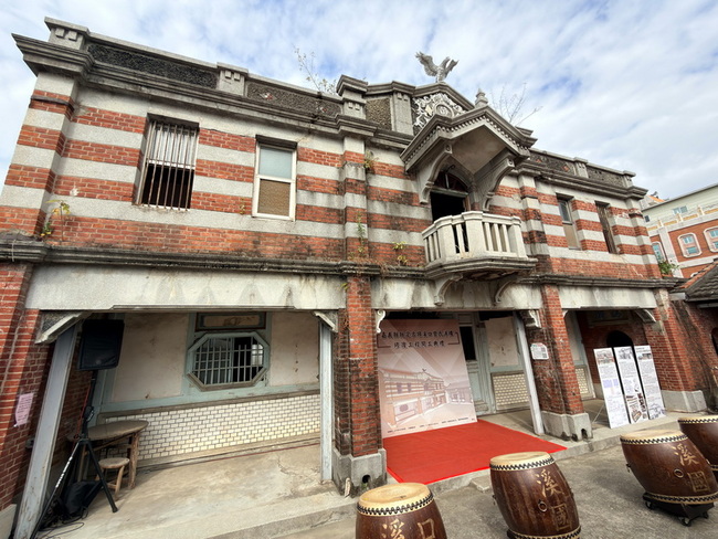 近百年嘉縣古蹟巴洛克風格溪口曾氏洋樓  修復開工 | 華視新聞