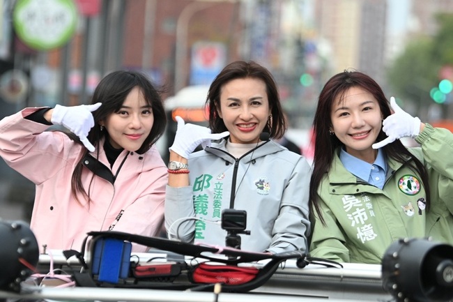 民進黨高雄市長初選民調登場　參選人籲市民顧電話 | 華視新聞